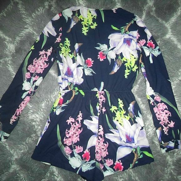 TEA & CUP SHORTS ROMPER V NECK ANTHROPOLOGIE JUMPER~FLORAL BOHO-WOMENS SIZE S - Picture 4 of 4